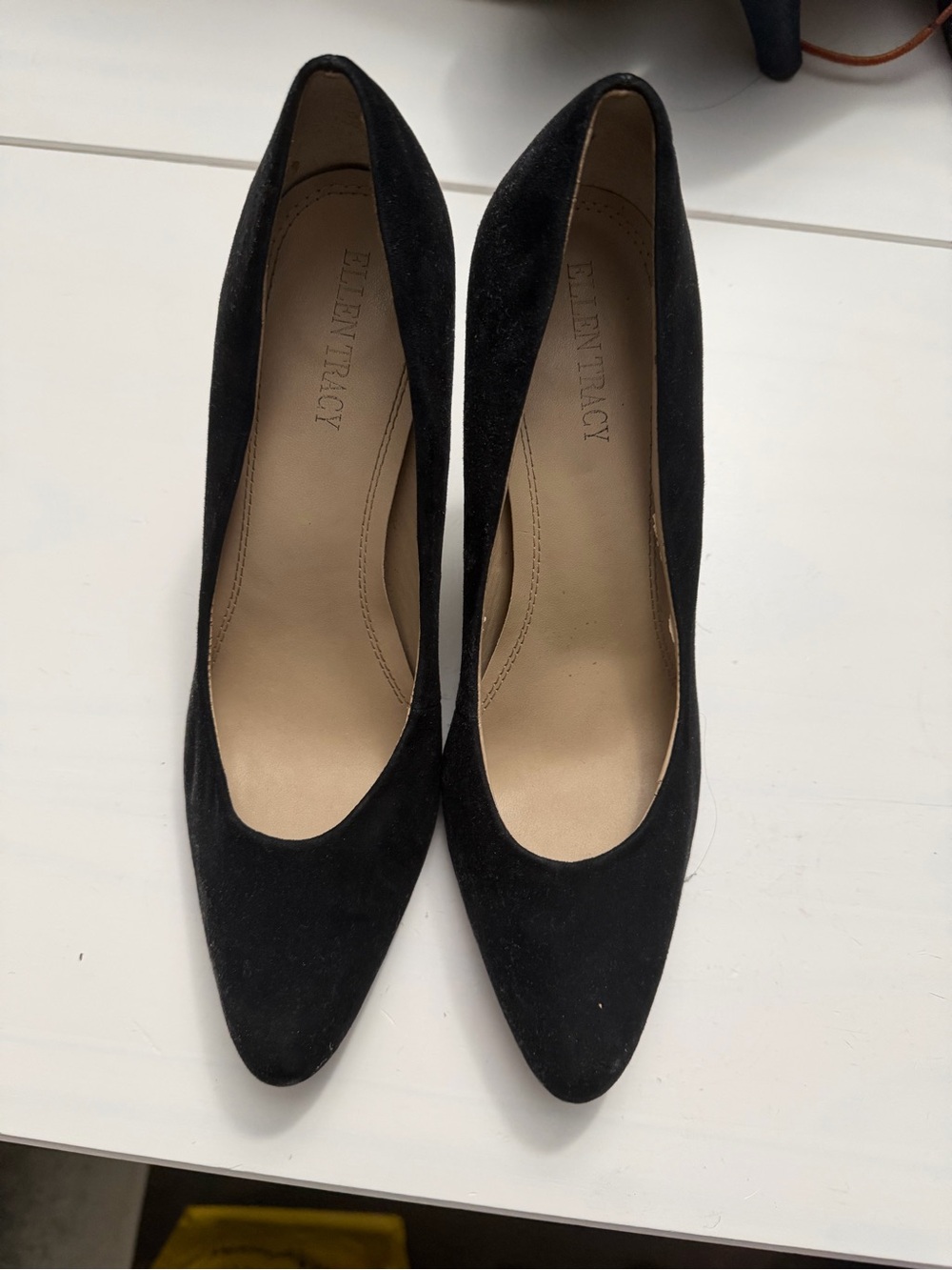 Ellen Tracy Black Suede Pointed-Toe Pumps